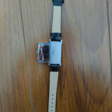 Reloj Retro Cuero — Diseño Vintage Deslizante