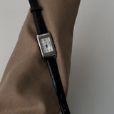 Reloj Retro Cuero — Diseño Vintage Deslizante